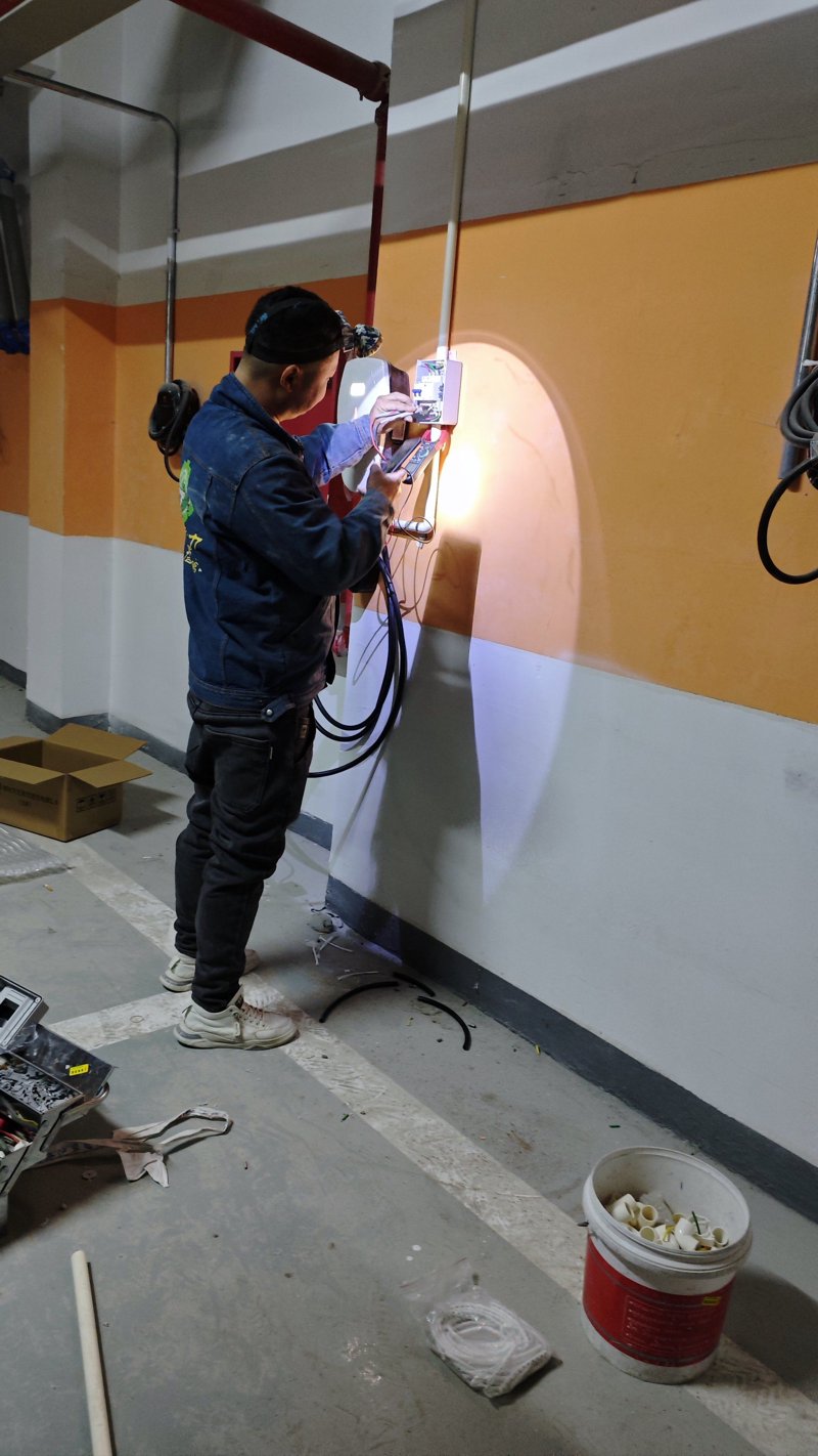 如何正确使用“charging facilities”？